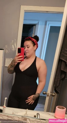 weedqueen.97 [ weedqueen-97 ] - Merry Christmas and Happy Holidays