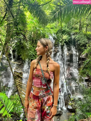 Liztravels [ liztravels-1 ] - Après un événement à l extérieur   splasher par un char   je