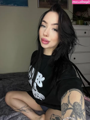 xoxo_chloee [ xoxo-chloee ] - All you have to do is whip your dick out 😁