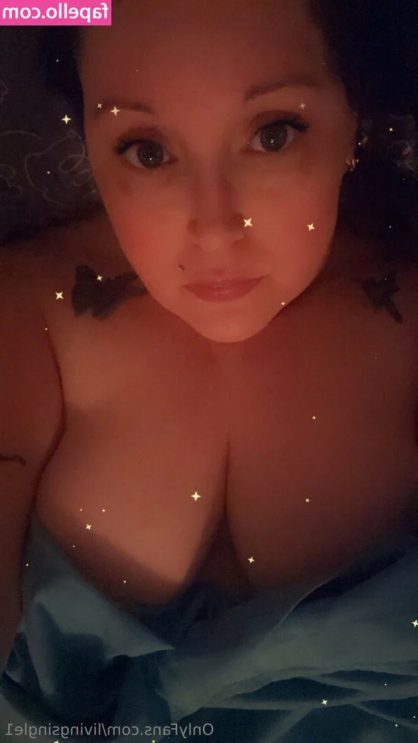 livingsingle1 - A unique video where I worship the muscles on @peachycatsnack ! She