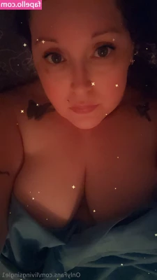 livingsingle1 - A unique video where I worship the muscles on @peachycatsnack ! She
