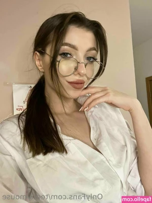TeenyMouse - Finger masturbation for pussy stimulation