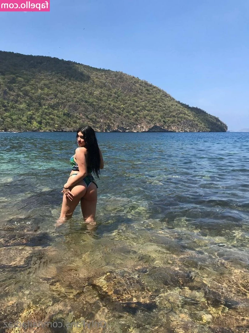 lailadiaz - Sono giusto un po  bagnata