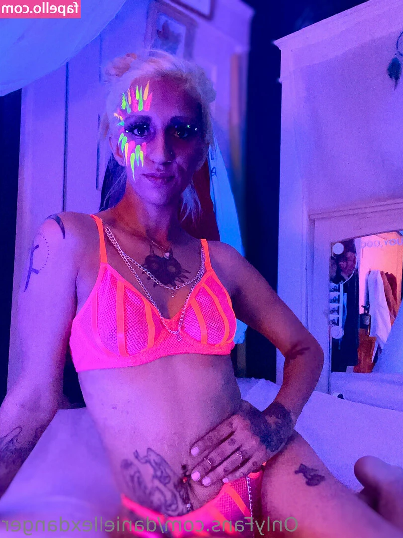 daniellexdanger - I wanna be your fave waifu 😍🥺