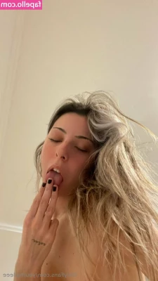 yourhaileee - Woke up and need my titties sucked