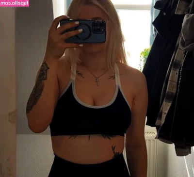 Anny_vans [ anny-vans ] - Your girl likes it when I do the "twitch" thing, join her? 👀