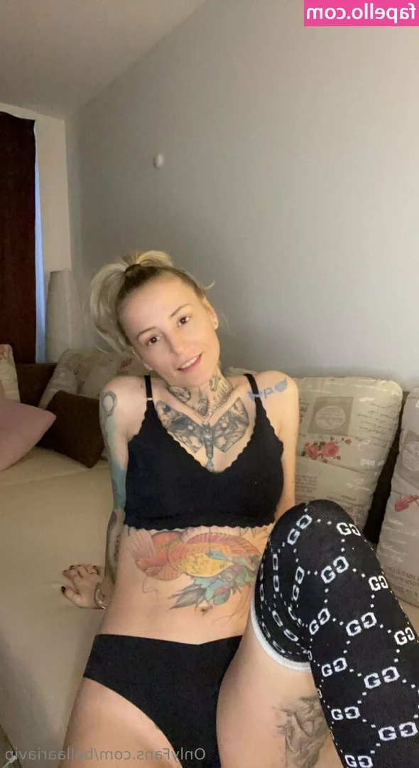 queenbellaaria - So I booked into a boujee hotel room to get some content for you all 
