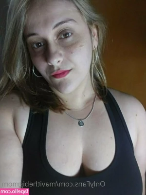 mavithebigmom - My dogs are barking mmm can you massage them