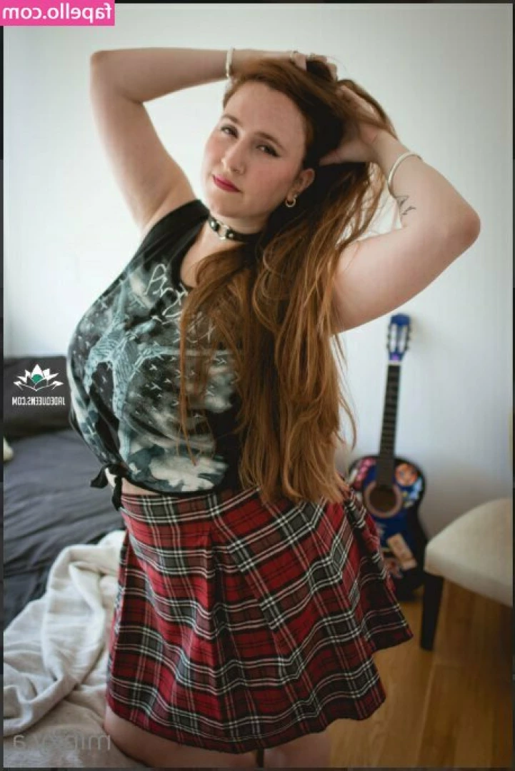 minxy_afree [ minxy-afree ] - kiss me i m Irish   happy st pattys day