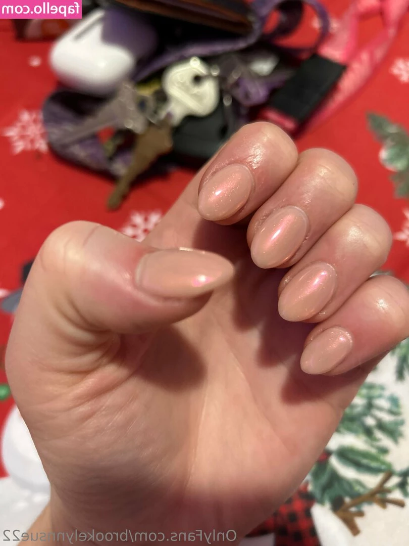 brookelynnsue22 - Pink pussy Xmas    video cumming tomorrow