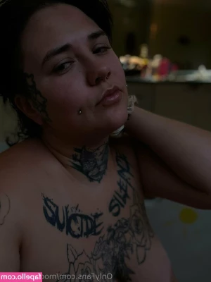 modelsexyx0x - big swollen head for you to lick ;)