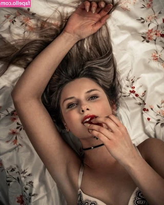 KinkySophiee - Why do you always keep me wait for your message    On weekends I m