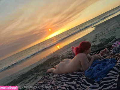 kitty_moss22free [ kitty-moss22free ] - It's my favorite Tuesday, y'all! Can you guess what it is?🍑