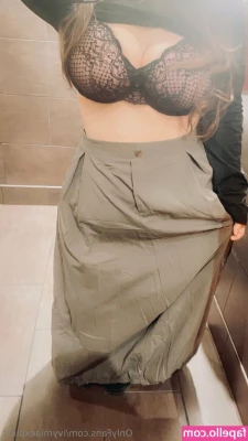 ivymiaexplicit - Do you like my feet they would appreciate some love