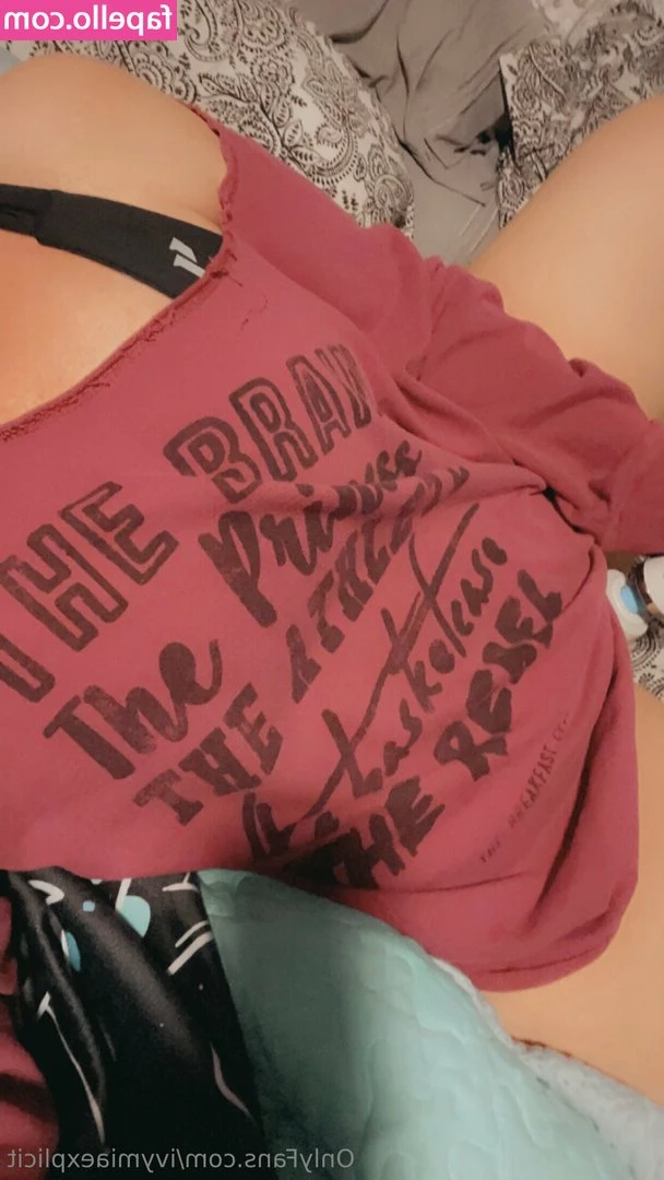 ivymiaexplicit - dm me something that makes me smile 🤭