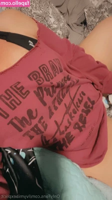 ivymiaexplicit - dm me something that makes me smile 🤭