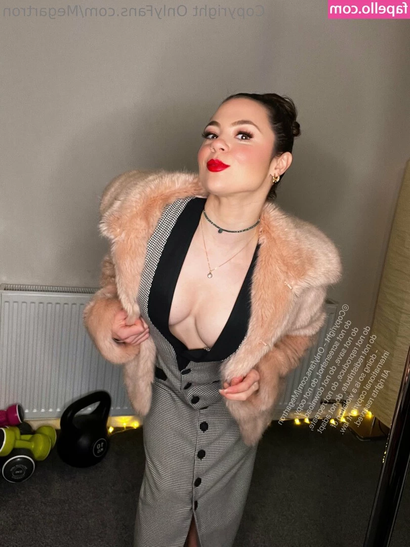 megartronfree - Let me light up your night with some Wax Play 🕯 ❤️