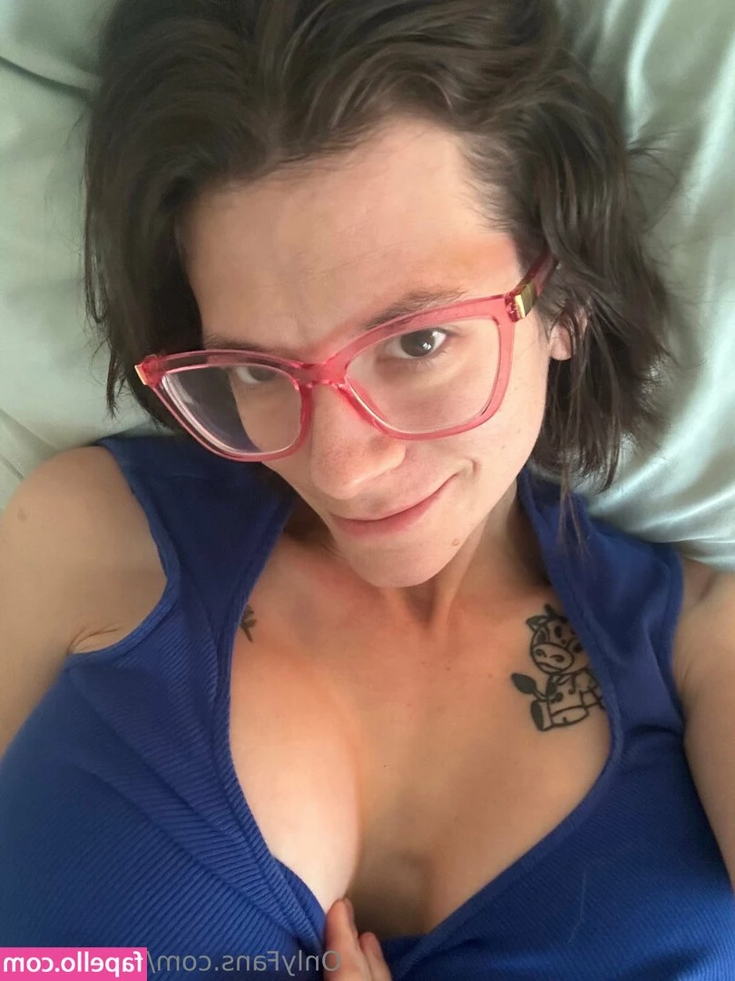 naomireah - 😈🔞 ¿Tienes alguna debilidad? 😈🔞 La mía es esta pose