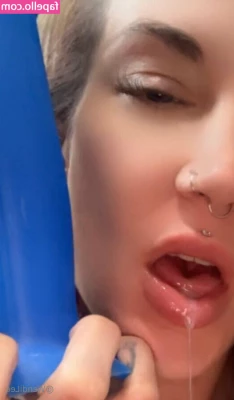 wendilee - Playing with my pussy 😘