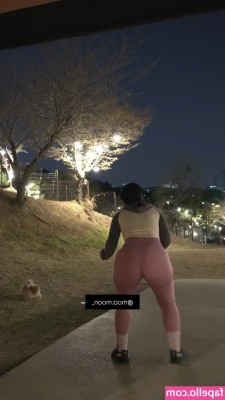 Heeheemoon [ heeheemoon-3 ] - Flashing my pussy at a tapas bar 😝😈
