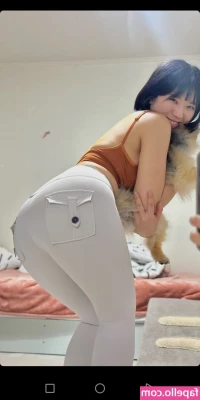 Heeheemoon [ heeheemoon-3 ] - All smiles cause the suns beating down on my titties