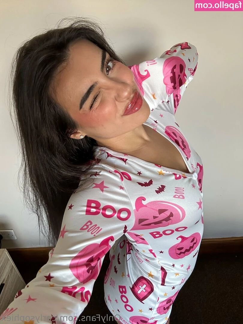 carlysophiex - would you ever hang out with a OF model?