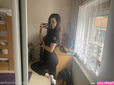 juicy_nicolefree [ juicy-nicolefree ] - Fotitos que me encontré en mi galería q nunca te enseñé  dime con