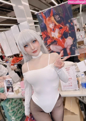 Fantasy Factory [ fantasy-factory ] - I think I’m gonna let my titty pop out😳