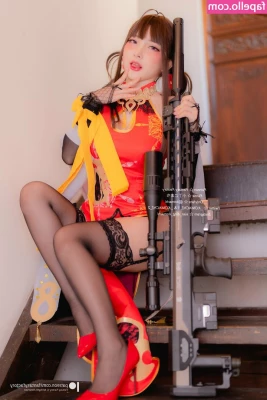 Fantasy Factory [ fantasy-factory ] - Should I wear more fishnet stockings
