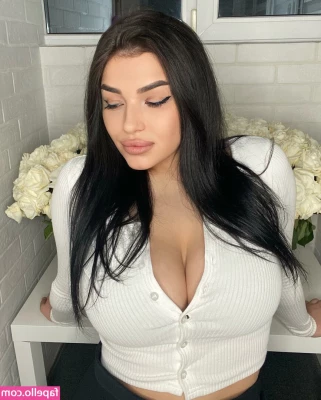 Gyurzzza [ gyurzzza-1 ] - would you ever hang out with a OF model?