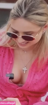 Shania Geiss [ shania-geiss ] - Happy Sunday   I m offering sexting sessions  Pictures included 