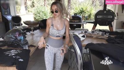 Shania Geiss [ shania-geiss ] - Giving a fun view of my butt in this video