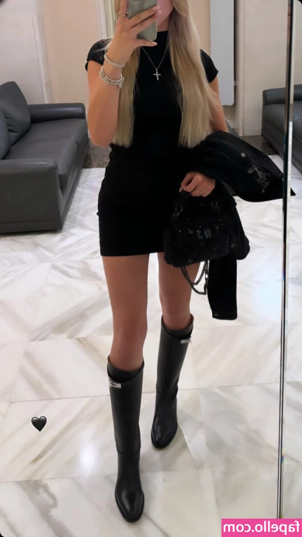 Shania Geiss [ shania-geiss ] - Wow, it’s assy in here  https://onlyfans.com/627473090/lara6683