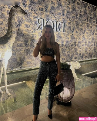 Shania Geiss [ shania-geiss ] - tell me how much you love my curves daddy