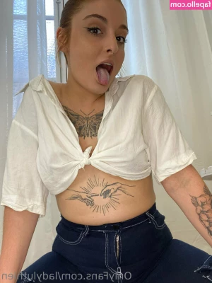 ladyluthien - I love my pretty little butt plug ❤️