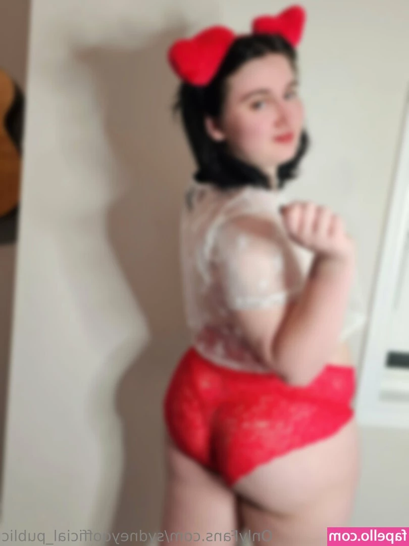 sydneyqofficial_public [ sydneyqofficial-public ] - Would you fuck me in my puppy gear