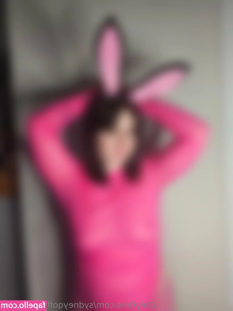 sydneyqofficial_public [ sydneyqofficial-public ] - Like my outfit yesterday I wore on stream  Make sure to watch my next