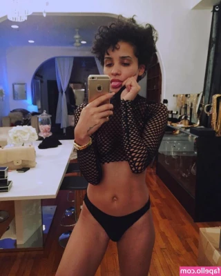 Tanaya Henry [ tanaya-henry-2 ] - I don t fight for a place  I am a place