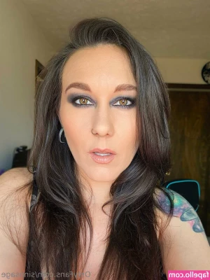 sinnsage - March 6-7 full set.  tongues out and creased makeup 👅🫦  *save