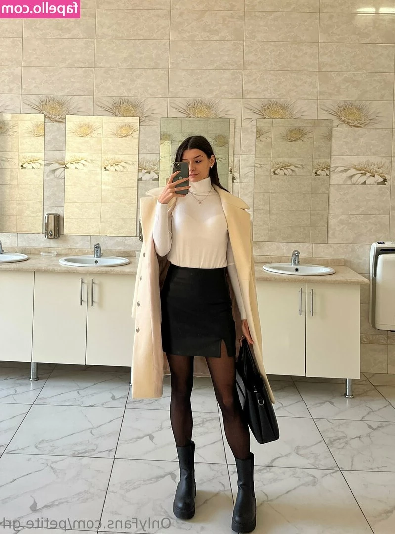 petite.grl [ petite-grl ] - MERRY CHRISTMAS EVERYONE 😍🎁 Hope you all have a lovely day