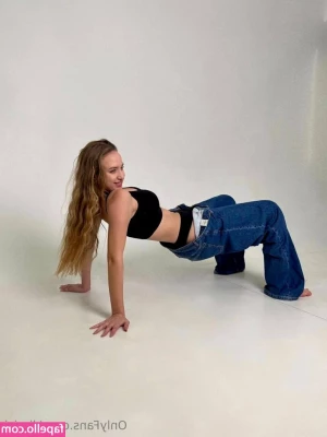 di_zizi [ di-zizi ] - Want to see me pop my titties out of this little top  I know you do