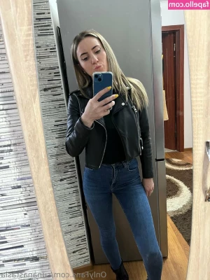 sunanastasia - Jugando con mi culo caliente