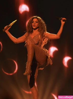 Shakira - When he nuts on your glasses