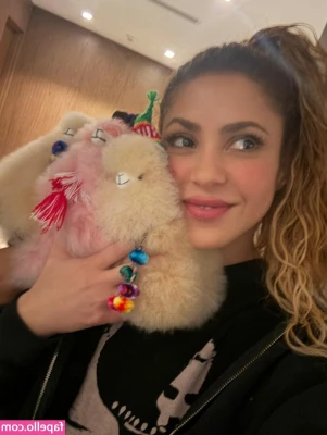 Shakira - 🎥 Fuck me, I'm horny 🥵