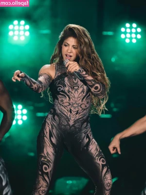 Shakira - I love being a brat