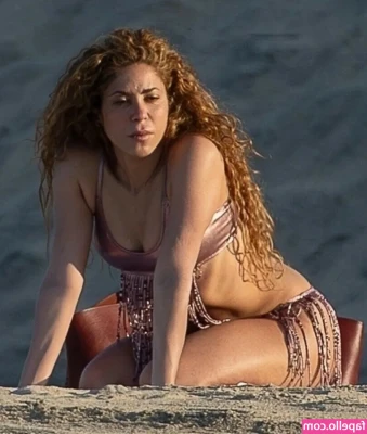 Shakira - Pussy play