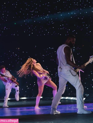 Shakira - 279 - While we were out in Vegas we made some content with other