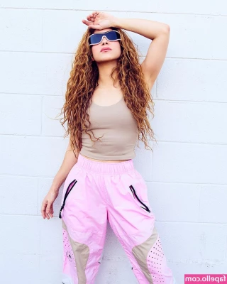 Shakira - Does anyone need a place to finish    ask me about my live sexting