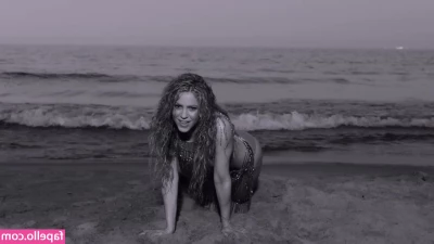 Shakira - Tell Me Everything😈 Don't leave out any juicy details📲
