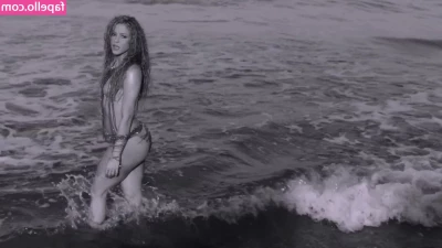 Shakira - Happy Saturday 😉 First time in my life that I’m enjoying my nude